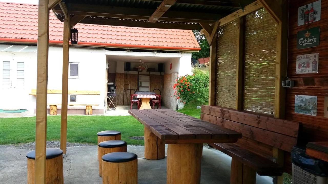 Vadaszles Vendeghaz Bukkszentmarton Exterior photo